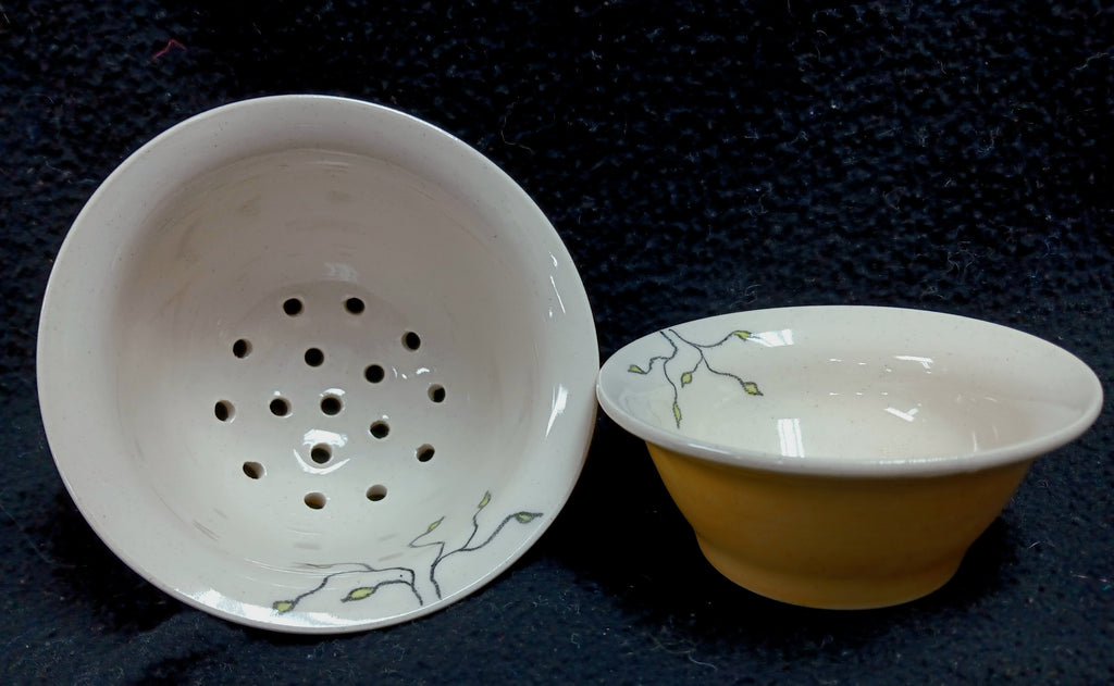 Berry Bowl 2 (Mini Colander) & Dish